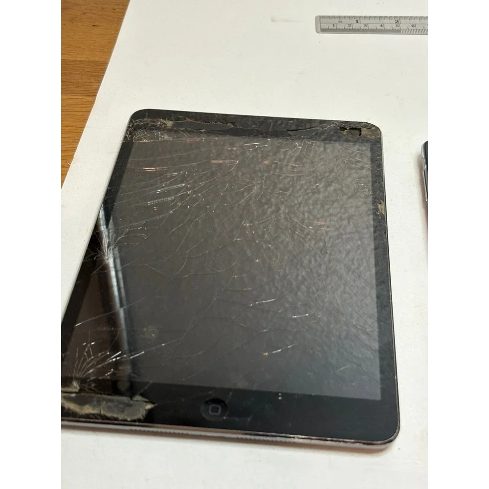 Lot of 5 Parts / Repair Devices: Apple iPad (Shattered Screen), Samsung Galaxy N
